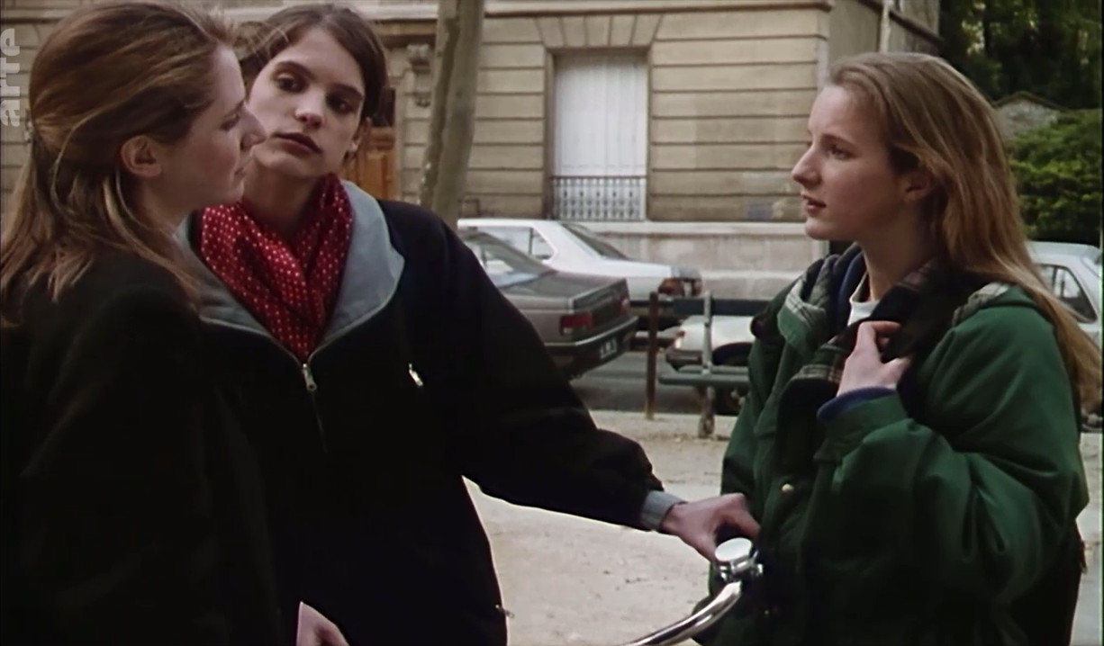 Des filles et des chiens